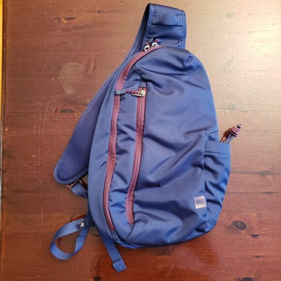 MEC Gradient Sling Pack Unisex in Moonlight Blue - Picture 1 of 4